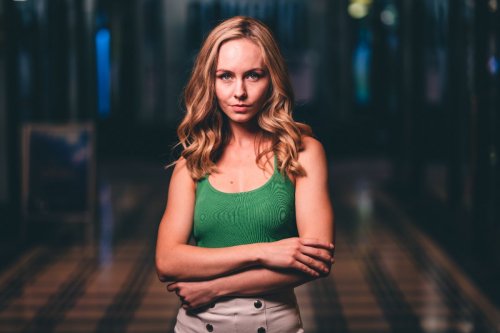 Jasmína při focení v pasáži